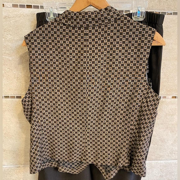 Patterned pant and shirt outfit, elastic waist pants size 12 and top size 14. - Picture 8 of 8